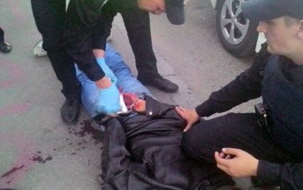 Полисмены Киева задержали окровавленного мужчину, который ранил двоих человек