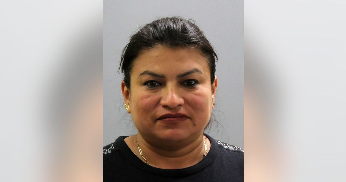 В США 43-летнюю женщину обвинили в изнасиловании 14-летнего мальчика
