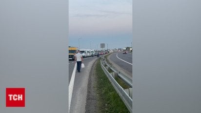 Сотні людей чекають на кордоні: очевидці показали, що відбувається на кордоні з Польщею