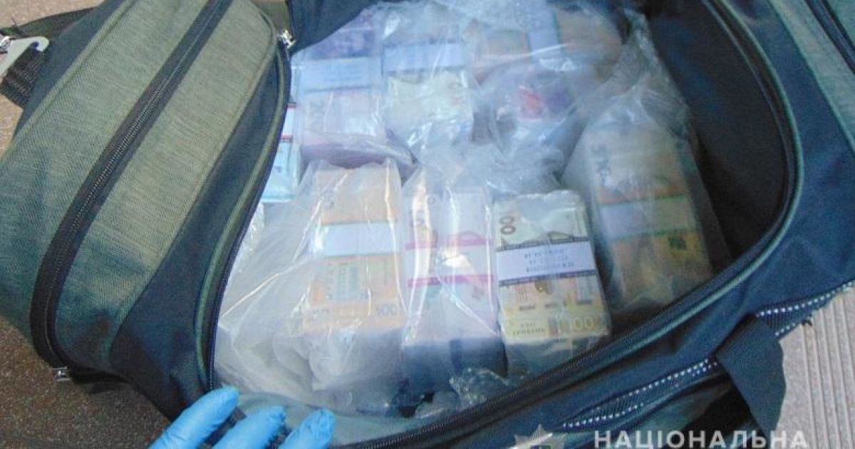 Столичні оперативники затримали зловмисника, який під приводом обміну валют заволодів майже мільйоном гривень