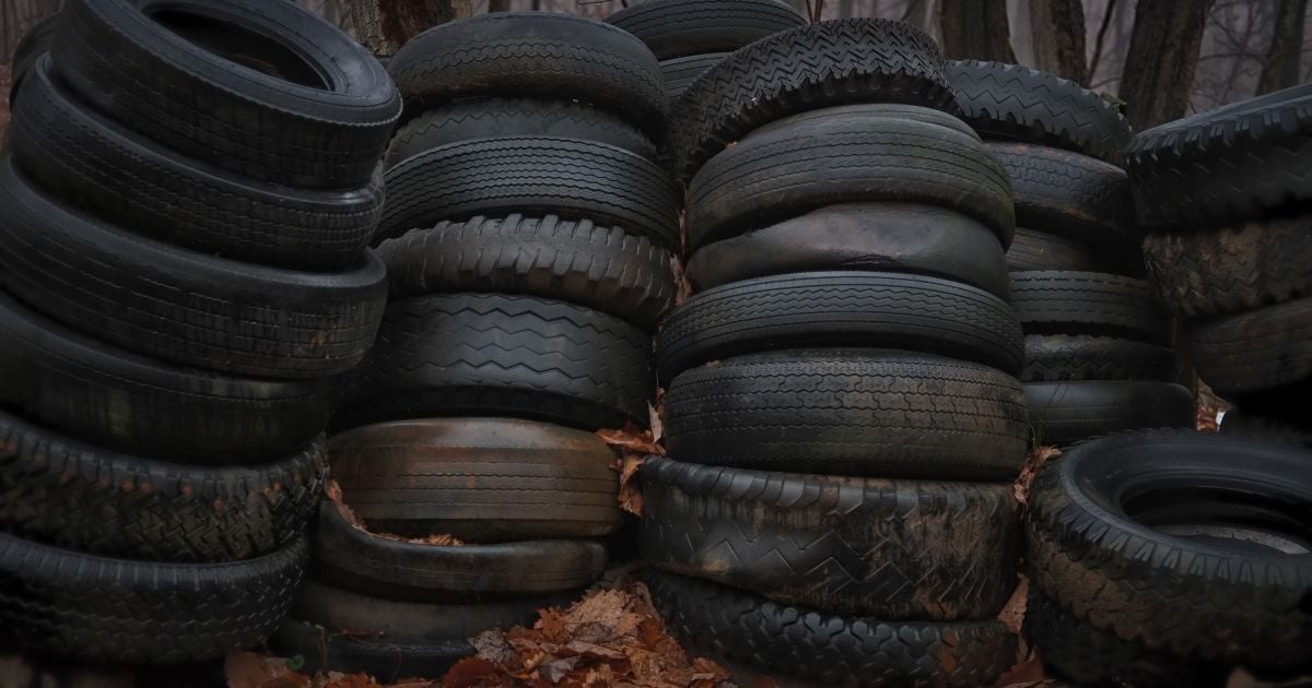 У Києві відкрили 10 пунктів утилізації автомобільних шин: коли і куди приносити зношену гуму
