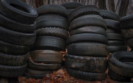 У Києві відкрили 10 пунктів утилізації автомобільних шин: коли і куди приносити зношену гуму
