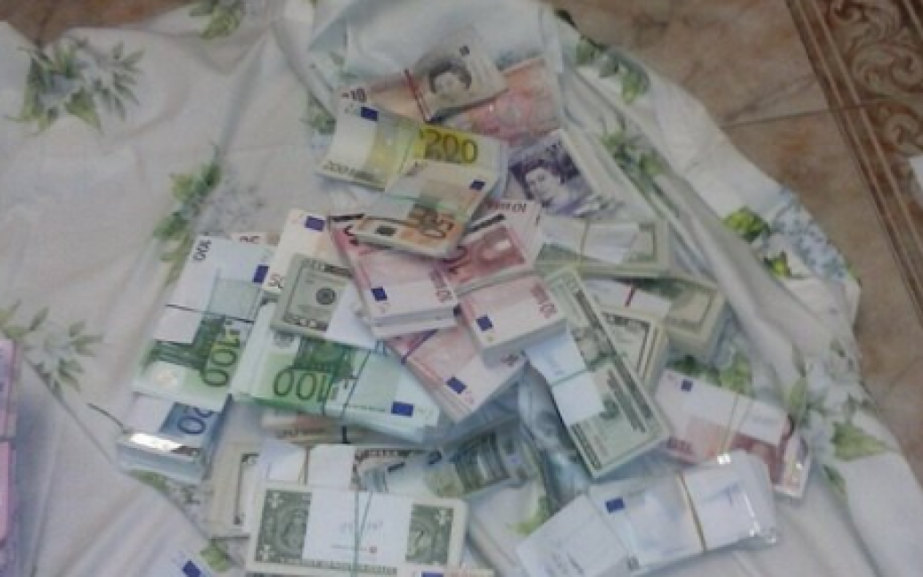 Деньги, которые обнаружили в квартире Харченко / © Пресс-служба СБУ
