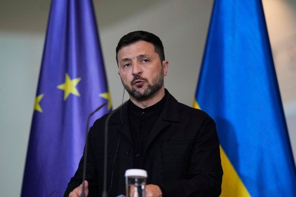 Зеленский рассказал, передаст ли власть другому лидеру