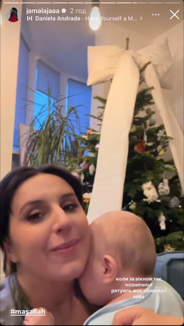 Джамала с сыновьями украсила новогоднюю елку / © instagram.com/jamalajaaa