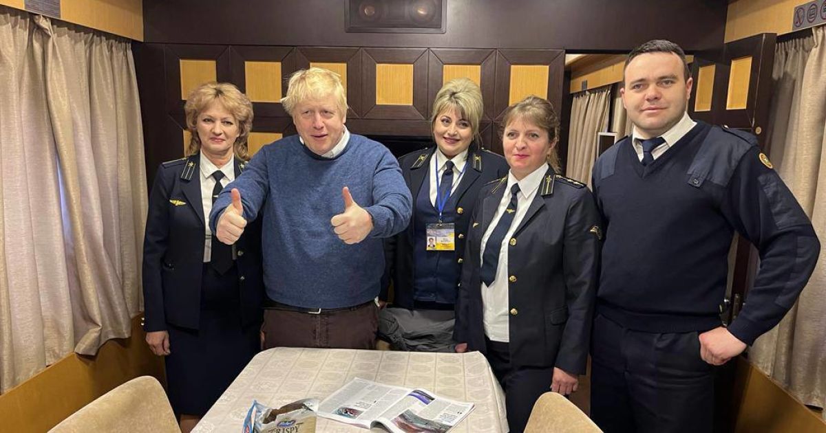 Борис Джонсон розповів, яким чином потайки дістався Києва - відео