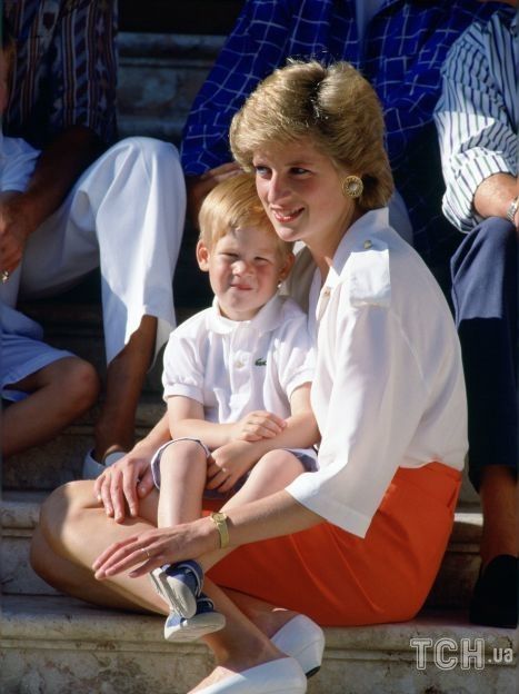 Принцесса Диана с сыном Гарри / © Getty Images