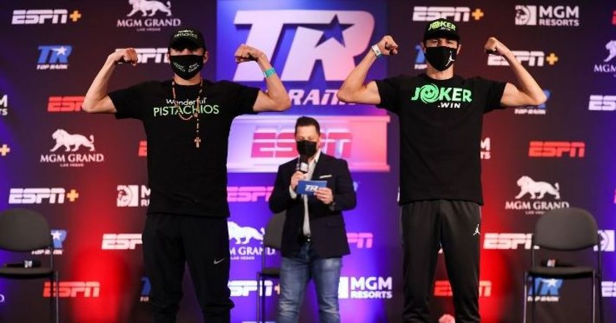 У масках і на дистанції: Постол і Рамірес "посвердлили" один одного поглядом перед боєм