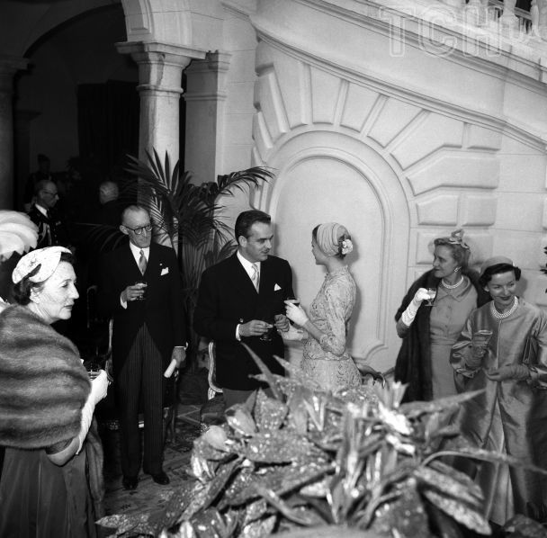 Грейс Келли и Ренье III на вечеринке / © Getty Images