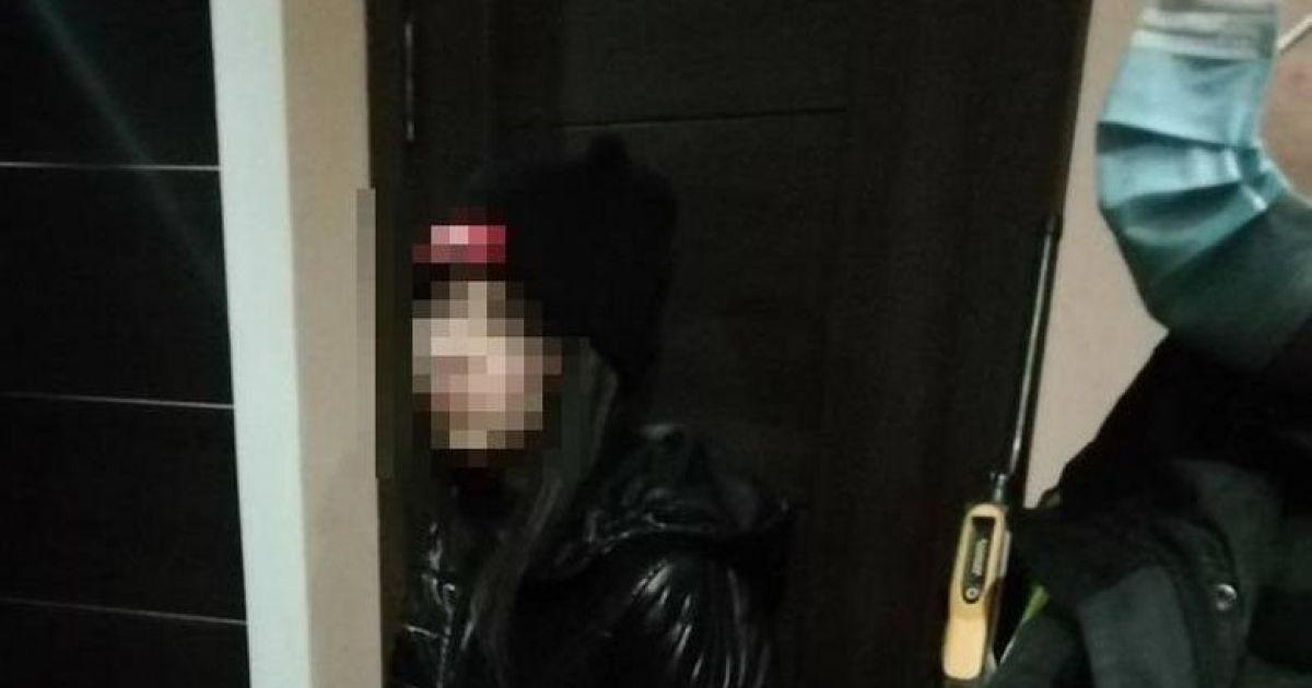 Сходила в гости: в Киеве девушка ударила парня ножом в сердце