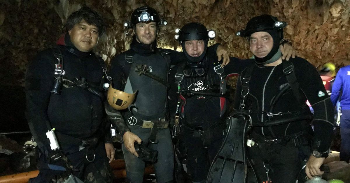 Международная команда волонтеров. Дело украинцы Всеволод Коробов и Максим Полежака.