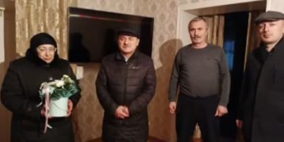 Акція "Обміняй тата на тортик": у Дагестані родичам загиблих на війні подарували солодощі та квіти (відео) — Світ — tsn.ua