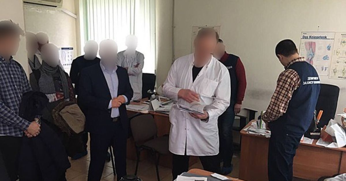 Харківський лікар вимагав від пацієнта майже 40 тис. гривень за операцію