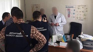 Харківський лікар вимагав від пацієнта майже 40 тис. гривень за операцію / © Национальная полиция Украины
