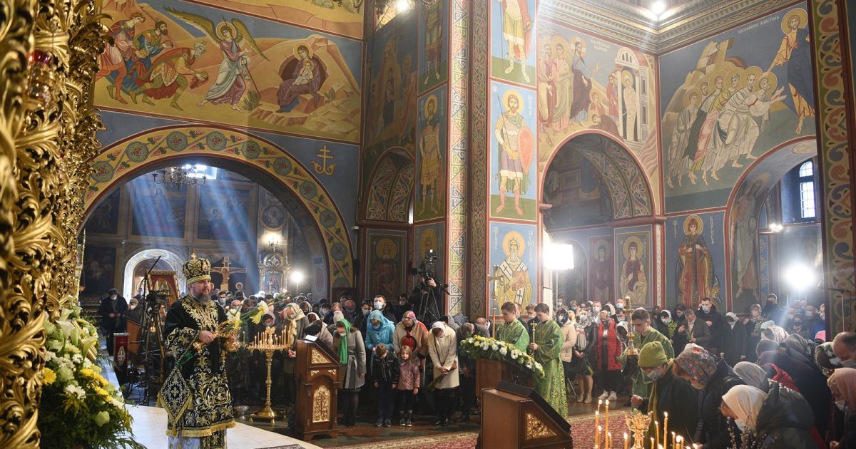 Служба в церкви