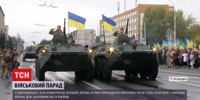 Новини з фронту: у Сєвєродонецьку провели військовий парад до Дня захисників і захисниць