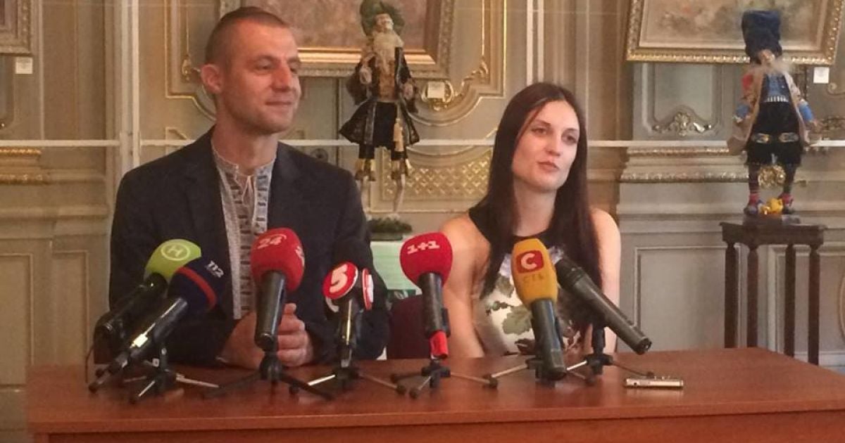 Гаврилюк с женой дали совместную пресс-конференцию