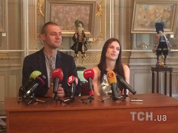 Гаврилюк с женой дали совместную пресс-конференцию / © Фото Татьяны Боковня/ТСН