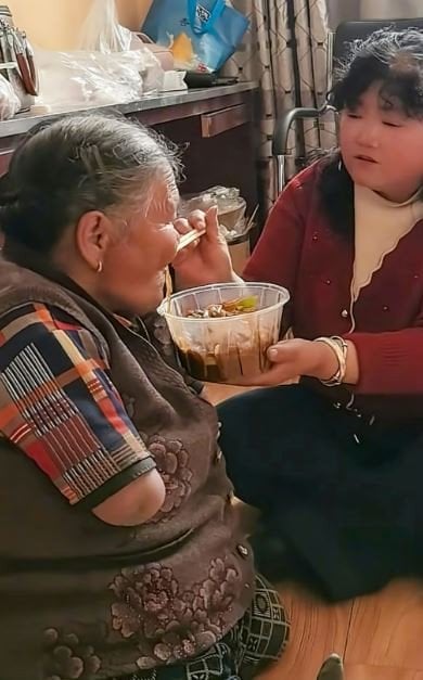 Ван Юші з невісткою