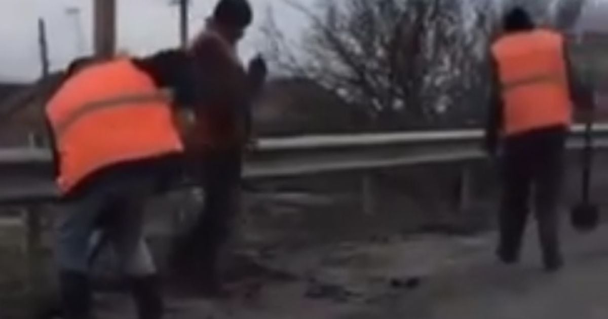 В Полтаве ямы на дорогах засыпают землей
