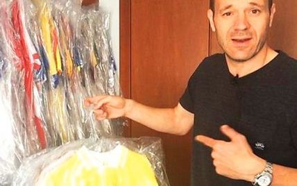 Гравець збірної Андорри зібрав неймовірну колекцію невипраних футболок суперників