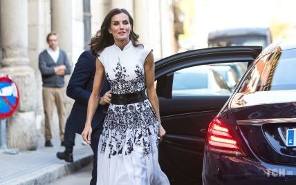 В платье любимого бренда: королева Летиция появилась на публике в наряде, который носила пять лет назад