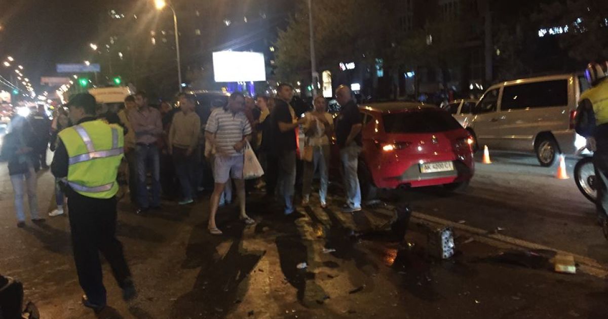 В ДТП на Героев Сталинграда столкнулись 5 машин. / © Зорян Шкиряк /Facebook