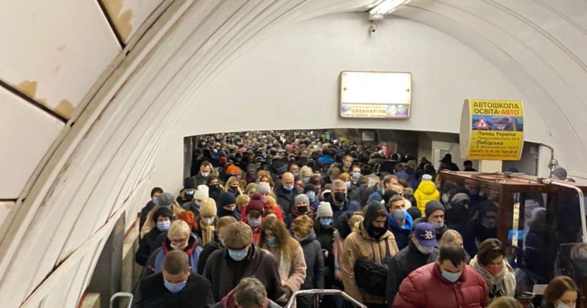натовп у підземці_4 / © ТСН.ua