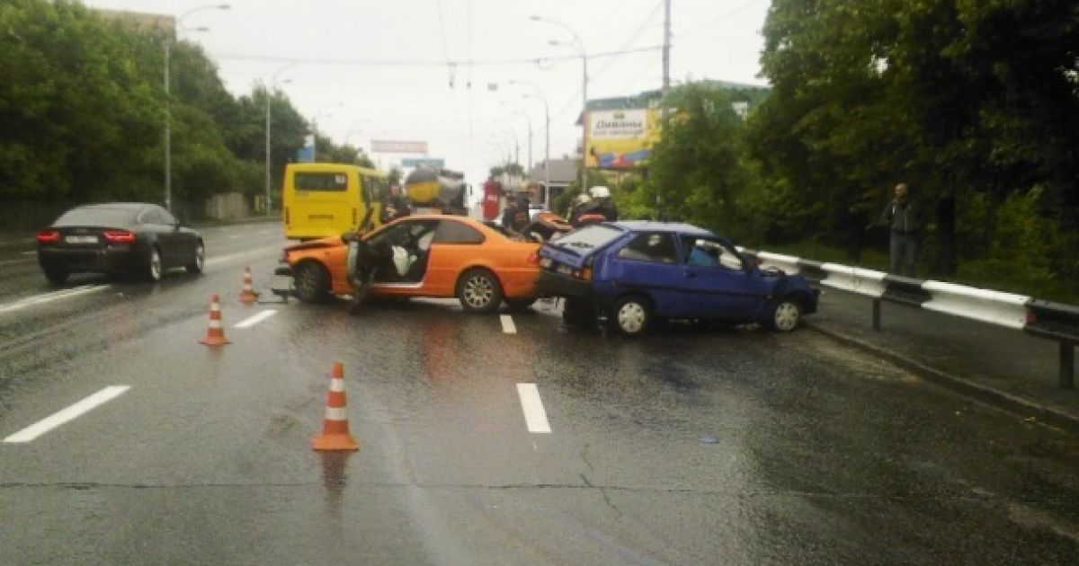 ДТП: В Киеве кавказец на BMW 3-series в лоб протаранил "Таврию"