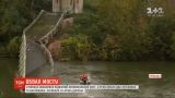 Во Франции рухнул подвесной автомобильный мост