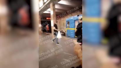 Трагедія в Києві: на станції метро жінка впала під поїзд