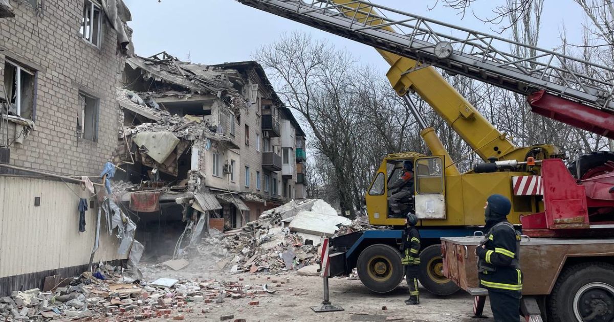 Аварійно-рятувальні роботи у місті Селидове після атаки по будинку