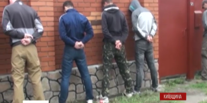 Под Киевом группа вооруженных мужчин ограбила завод