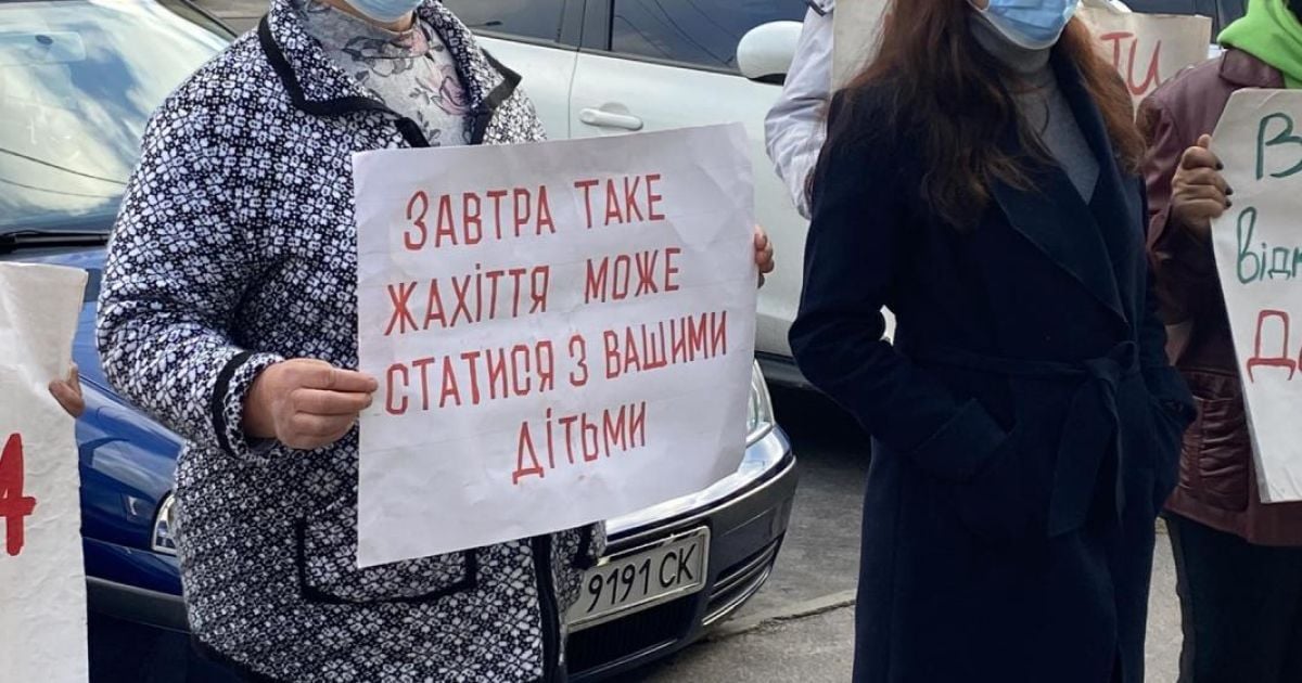 Смерть 16-летней девушки после изнасилования в Полтавской области: люди пикетировали суд (фото)