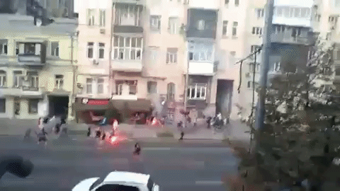 Крики і вибухи фаєрів: з'явилися відео і подробиці масової бійки футбольних фанатів у Києві