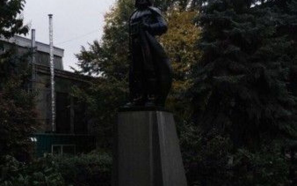Памятник Ленину в Одессе превратили в памятник Дарту Вейдеру / © Думская