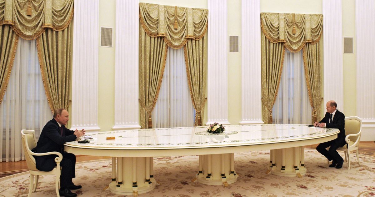 Російський диктатор Володимир Путін та канцлер Німеччини Олаф Шольц