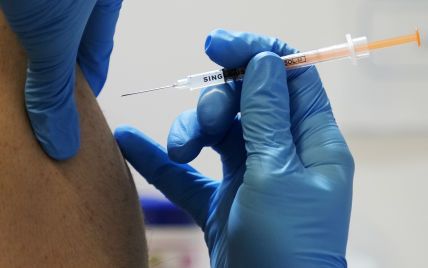 У США хочуть впровадити щорічну вакцинацію проти коронавірусу - Reuters