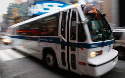 В Нью-Йорке женщина угнала автобус из-за ссоры с водителем