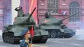 Російські військові на танках Т-34 під час параду в Москві 2025 року