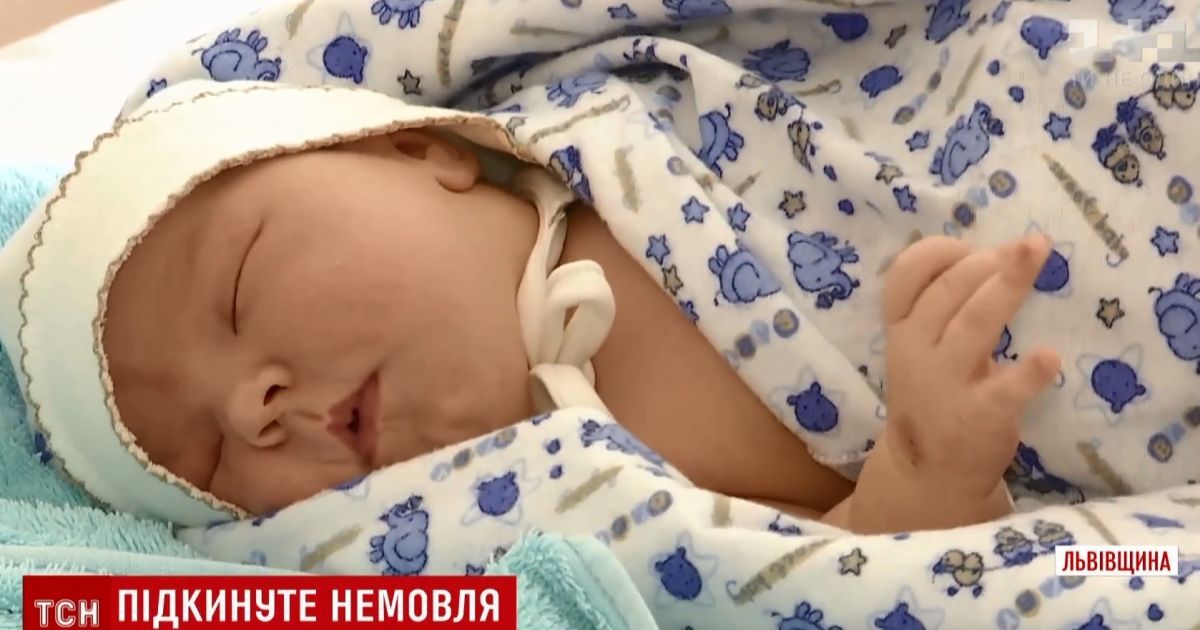 "Хватит на год": на Львовщине люди завалили малыша-найдыша благотворительной помощью