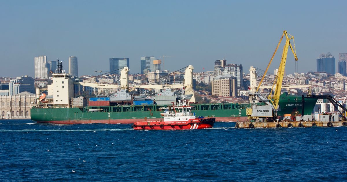 Американское судно с катерами Island для ВМС Украины вошло в Черное море: фото