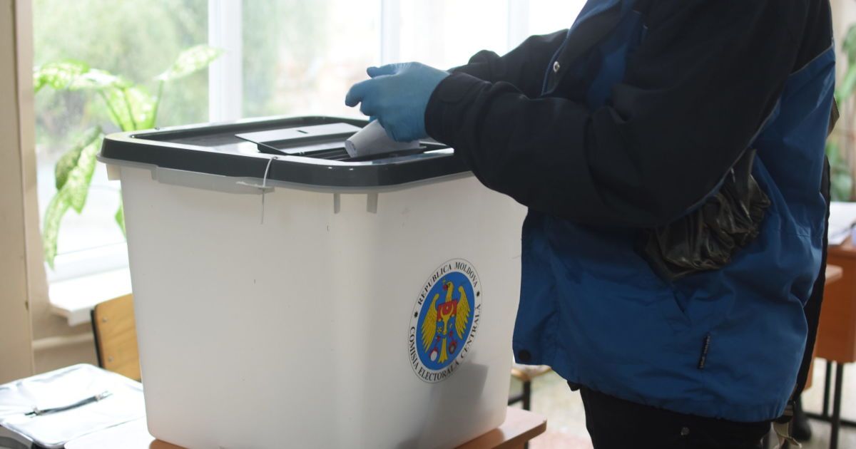 В Молдове проходят досрочные парламентские выборы: уже проголосовали полмиллиона избирателей