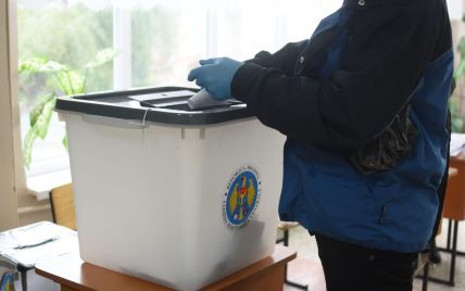 В Молдове проходят досрочные парламентские выборы: уже проголосовали полмиллиона избирателей