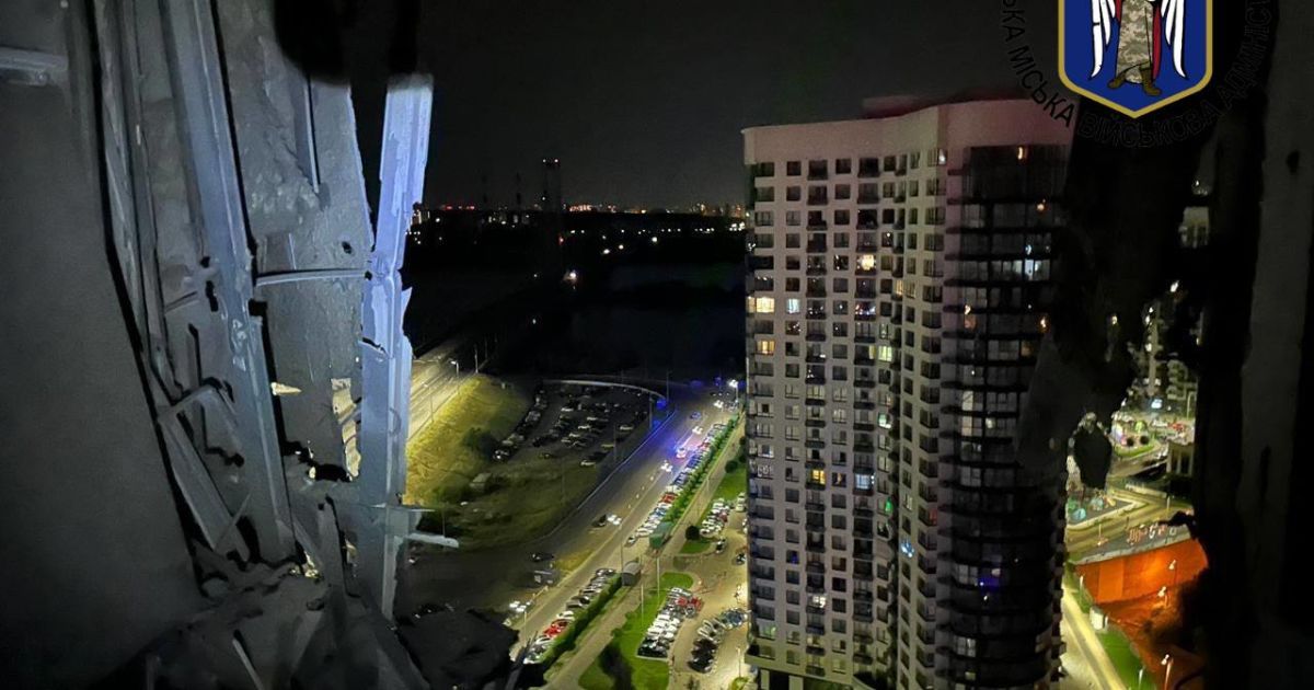 Пошкодження через вибухи в Києві. Фото: КМВА
