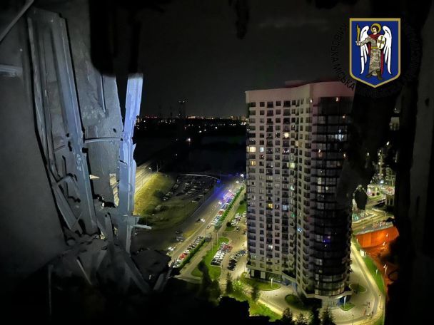 Пошкодження через вибухи в Києві. Фото: КМВА