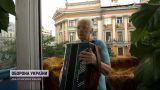 "Россияне доиграются, с*ки!" Экссварщица на ЧАЭС каждый день на балконе играет на баяне