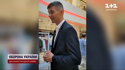 «Не формат ЦУМа»! Охранник универмага приставал к участникам акции «Free Azov»