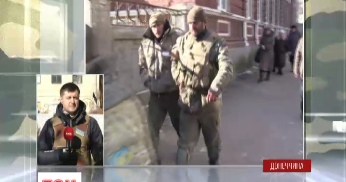 З Дебальцевого під обстрілами виходять військові