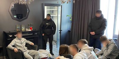 Розбещували та знущались на камеру: поліція провела обшуки у організаторів скандальних вечірок